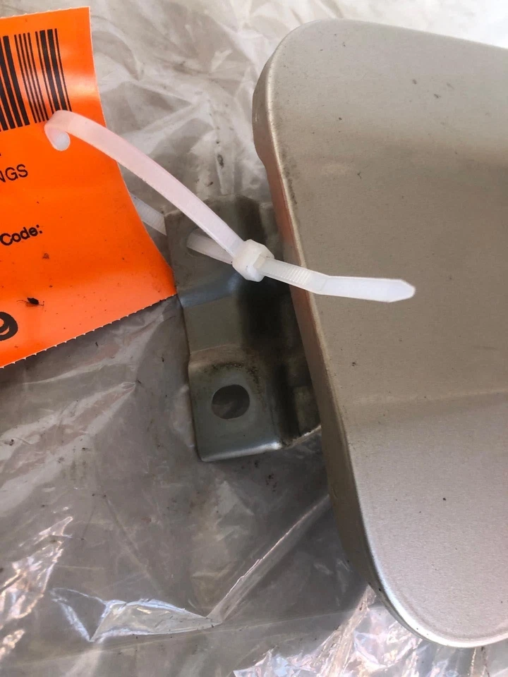 1998 - 2002 Honda Accord топливный бак двери наполнитель крышка газа краска код YR524M - Изображение 2 из 4