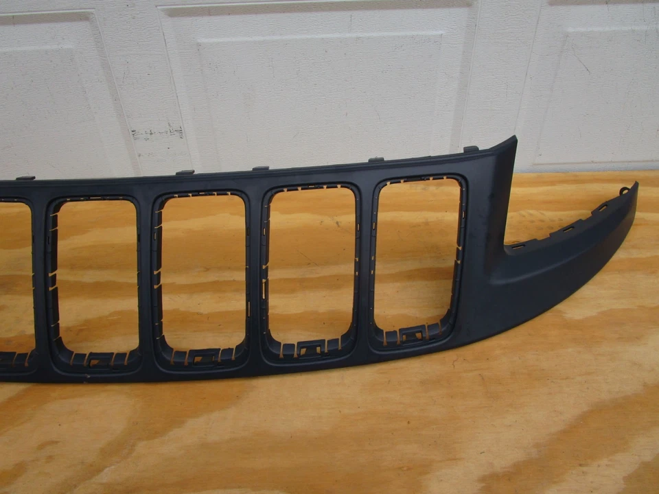 14 15 JEEP GRAND CHEROKEE ПЕРЕДНЯЯ РЕШЕТКА РАДИАТОРА 5RMN6TZZAA OEM - Изображение 4 из 4