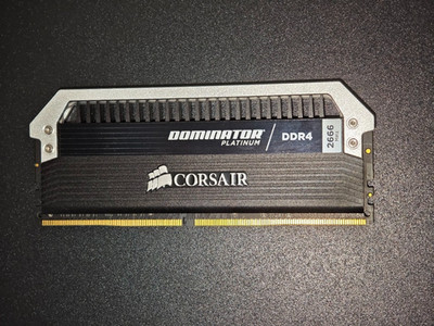 Corsair Dominator Platinum 16GB DDR4 2666 CL15 RAM