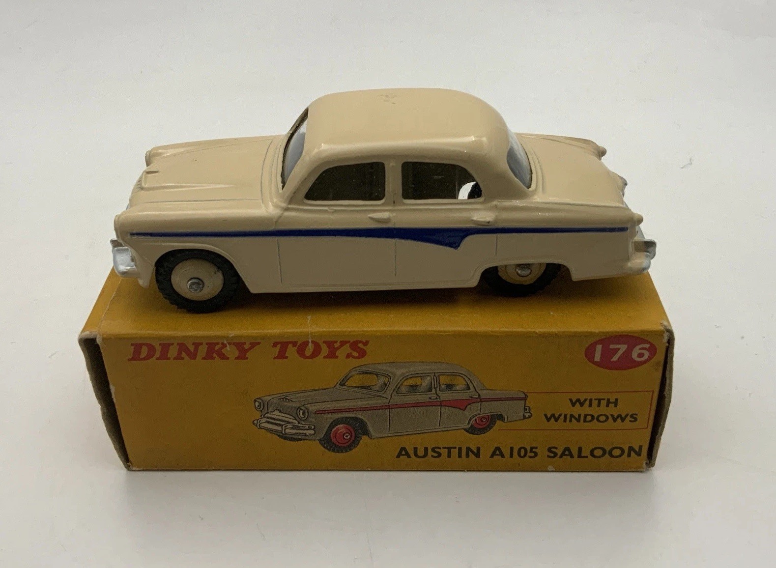 オールドディンキートイズ　Austin Devon ミニカー Dinky 40d, Austin A40 Devon - Free Price Guide & Review