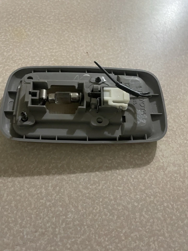 1996 - 2002 年丰田塔科马 2000 - 2005 年 Scion Xb 后圆顶灯总成灰色 — 第 2/3 张图片