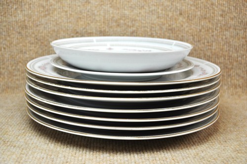 Multiple Royal Wentworth Rosemount (7)-10 1/4" (1)-7 3/4" Plates (1)-7 1/2 Bowl - Picture 2 of 9