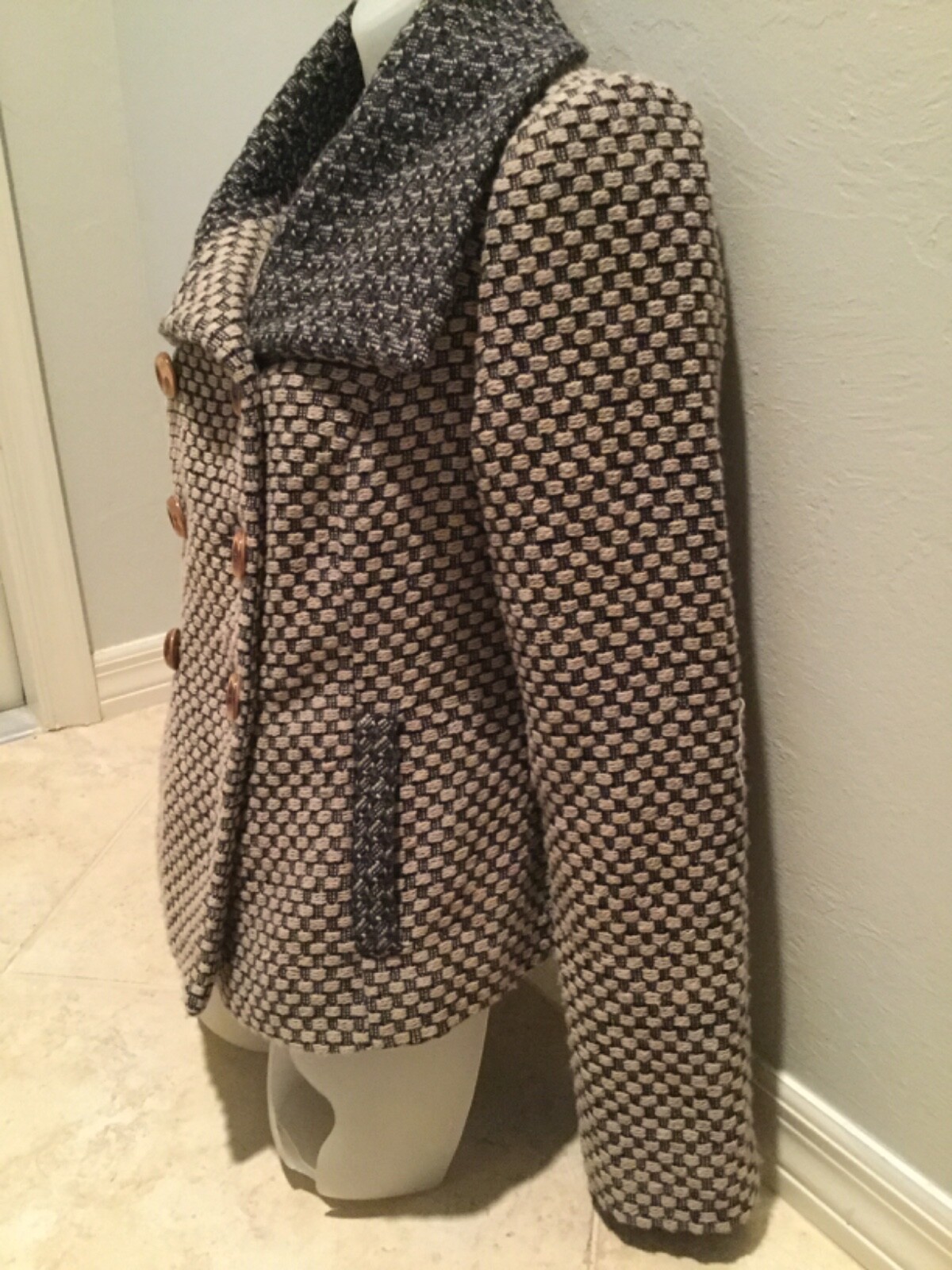 Picture 4 of 8