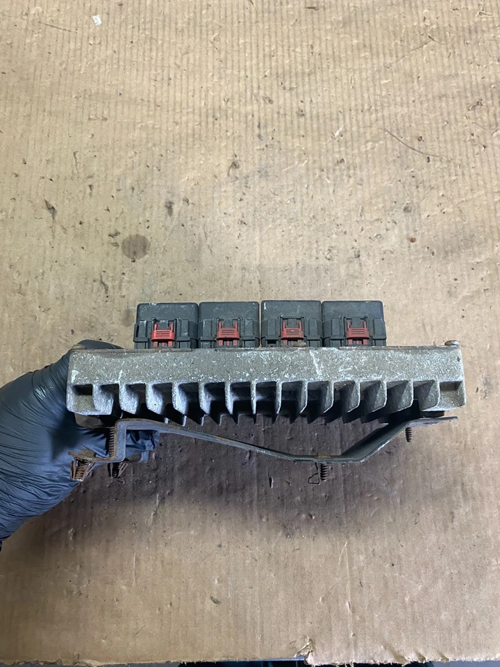 2006 Chrysler Town Country Caravan 3.8L controle de motor ECU p05094658ad P6293 DG - Imagem 2 de 4