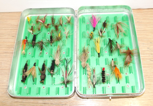 PERRINE #98 Metal Fly Box w 35 Assorted Hand Tied Fly Lures/ Fishing Flies