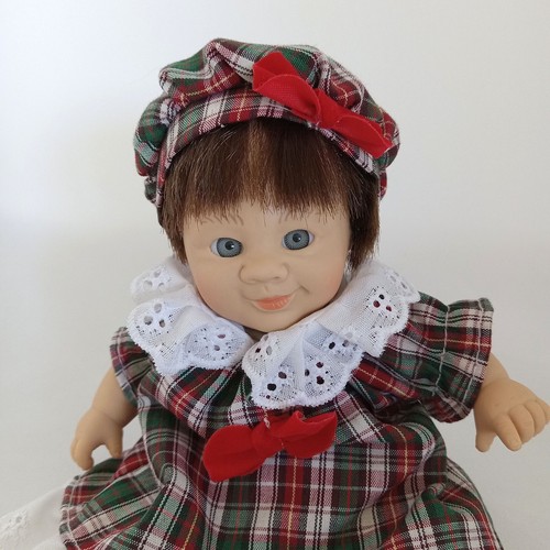 VINTAGE GIGO BABY DOLL | PLAID DRESS & HAT | TOY FOR KIDS OR COLLECTIBLE - Picture 6 of 12