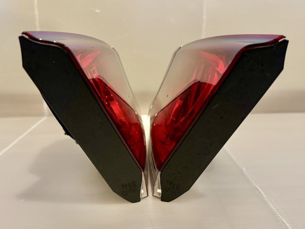 Toyota Genuine CROWN Athlete AWS210 GRS210 Early Tail Light