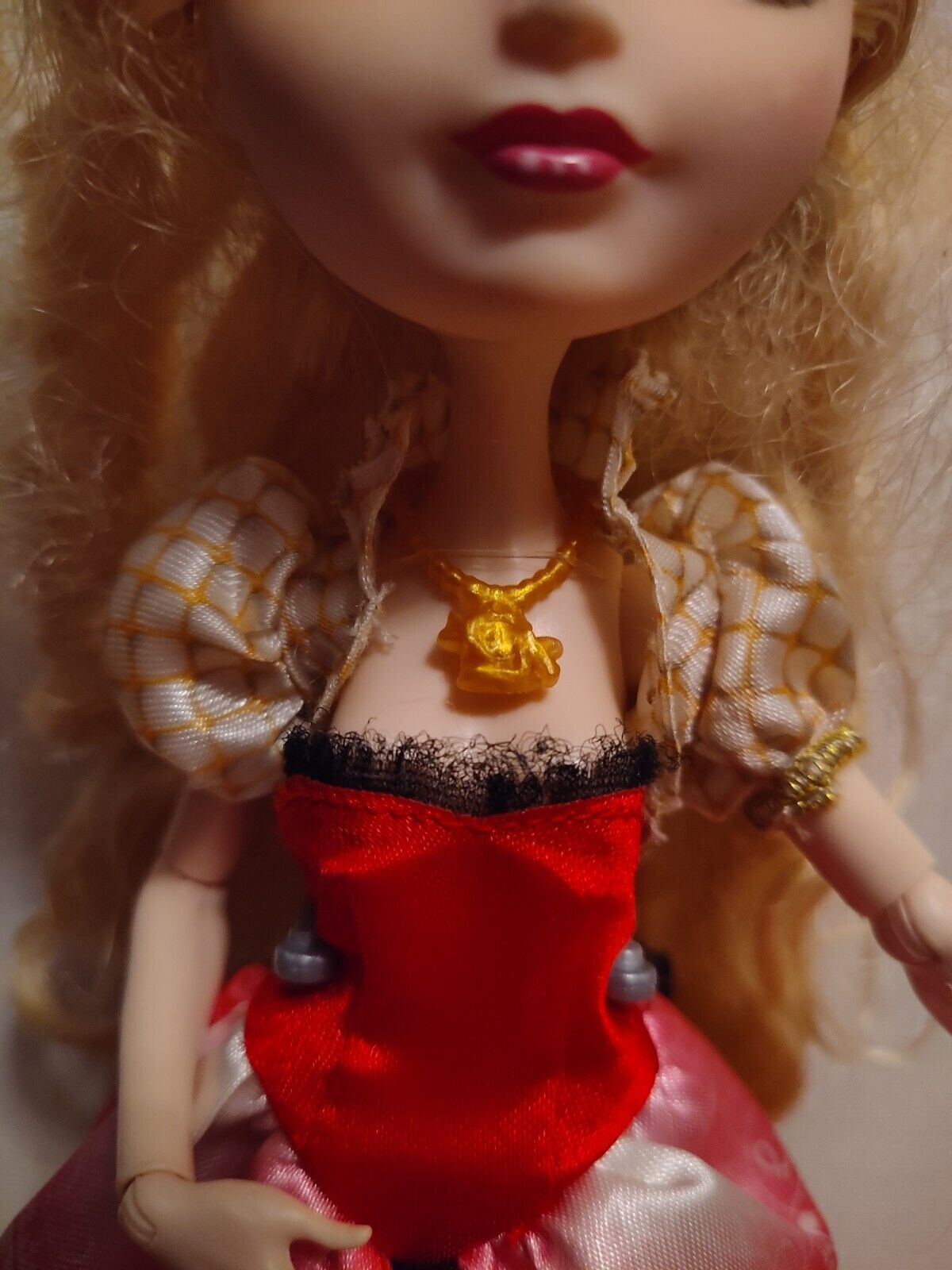 Ever After High - Apple White no País das Maravilhas + Beijinhos ;) 