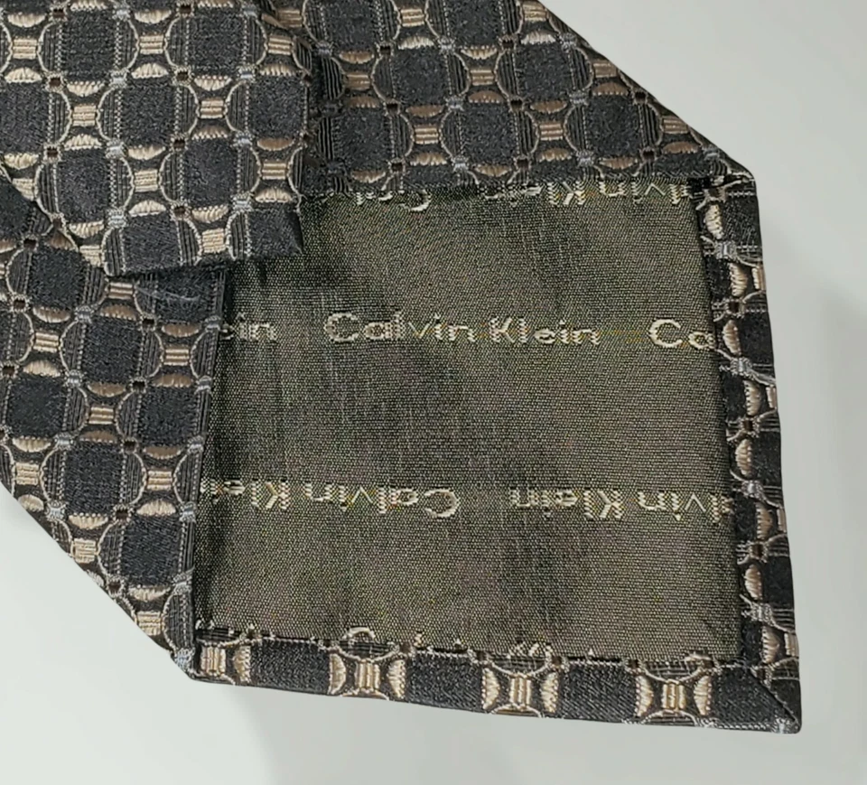 Calvin Klien Tie with Silver Taupe with Geometric Design 100% Silk 4" x 58" - Image 3 of 3