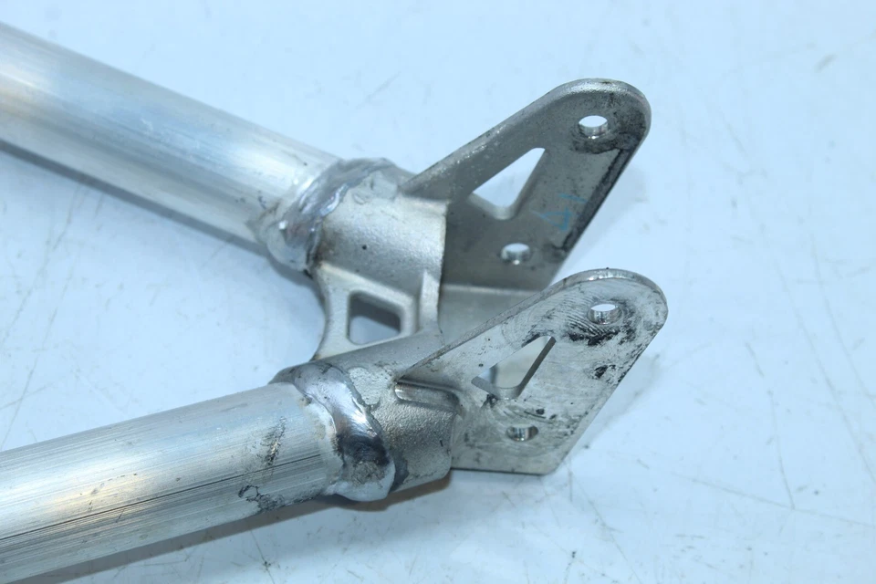 Cuadro de miembro delantero Ski-Doo Grand Touring 1200 2011 OEM 518326970 Foto 4 de 4