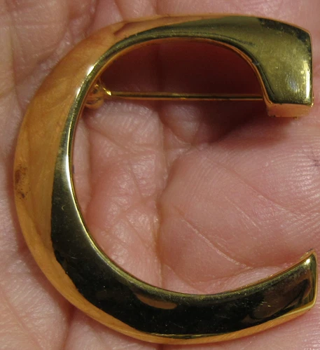 VTG SIGNED ANNE KLEIN gold tone mtl INITIAL LETTER C BROOCH Pin costume jewelry