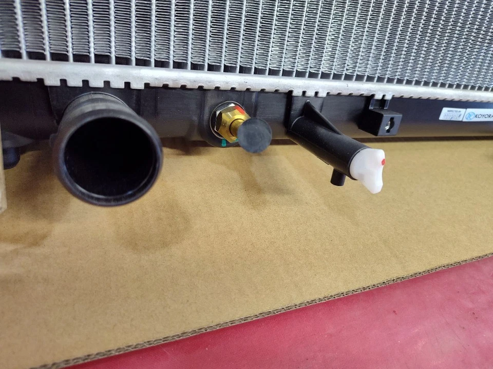 NUEVO radiador KOYORAD de repuesto para Toyota Highlander 2001-2003 3,0 L V6 A/T Foto 2 de 4