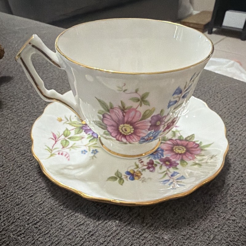 VTG Aynsley Violette Tea Cup & Saucer Bone China Flowers Gold Trim England
