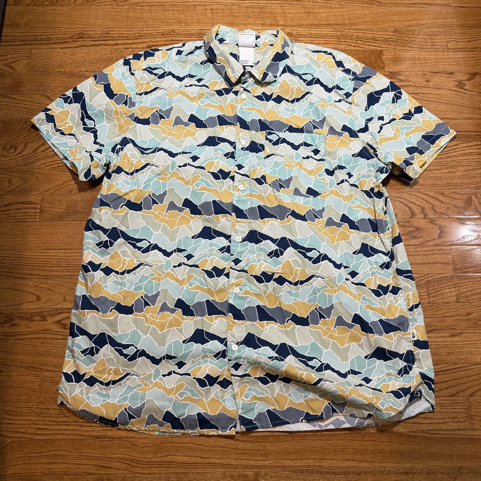 The North Face Shirt Mens 2XL Multicolor Geometric Short Sleeve Button Up Casual