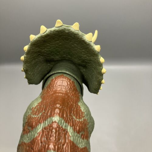 Figura de acción Jurassic World Dominion Triceratops Roar Strikers 12" de largo suena - Imagen 10 de 10