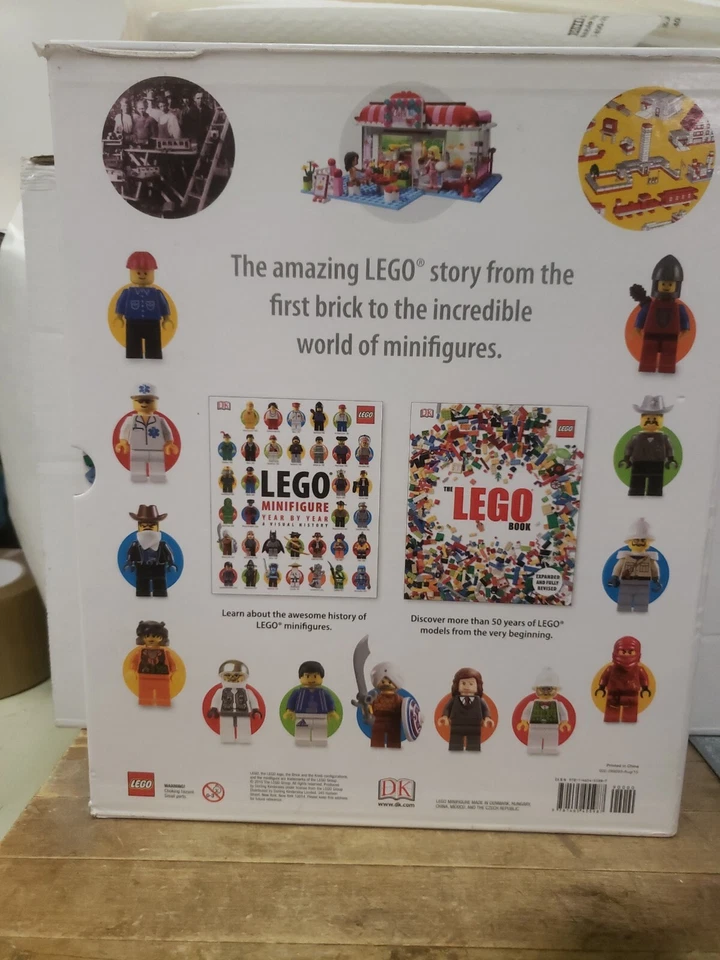 Набор из 2 книг LEGO The Collectors удивительная история минифигурок LEGO Book - Изображение 2 из 4
