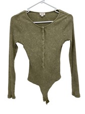 Le Lis Bodysuit Size Medium Ribbed Snap Front Long Sleeve Green Stretch Trendy