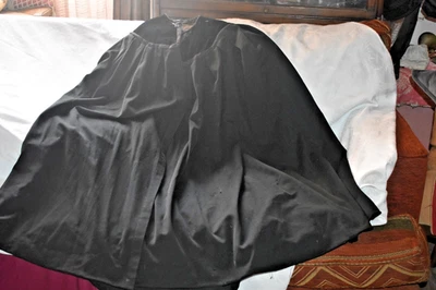 Vêtement ancien:Longue et ample cape drap noir - Photo 1/4