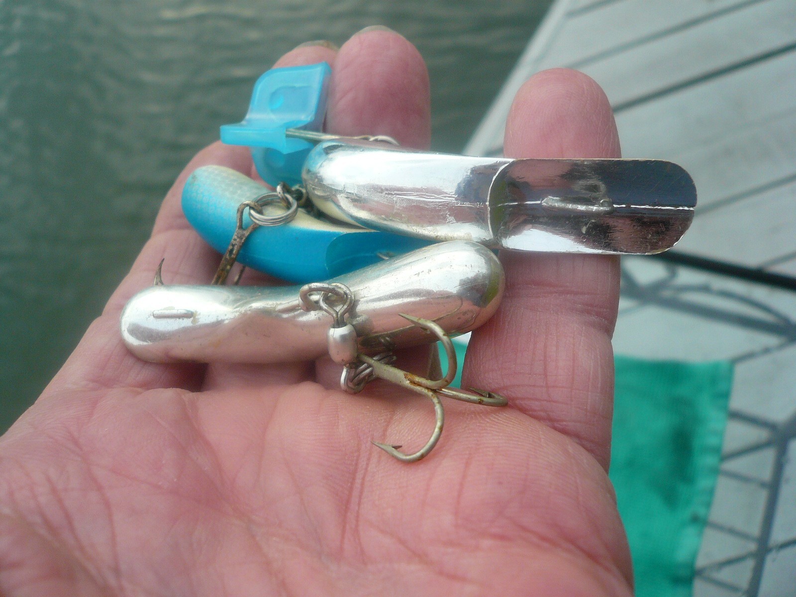 LOT OF 8 LUHR JENSEN FIRE PLUGS, 1 NIP, 2 MINT CHROMES, 2 GLOW IN DARK,STEELHEAD - Image 7