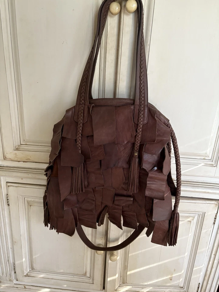 CLEOBELLA ANTHROPOLOGY Bolso de Mano Grande Boho de Cuero Marrón con Flecos Foto 2 de 4