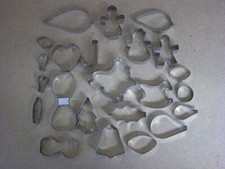 CAKE DECORATING JOB LOT MIXED ASTMNT OF 23 METAL CUTTERS inc 4 CHRISTMAS CUTTERS