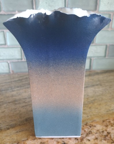 Art Pottery Vase, signed by the Artist-Evelyn Lamers - 第 1/4 張圖片