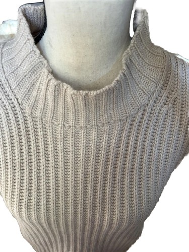 🧣💛Christophe Fischer Womens Cashmere Vest Beige Ribbed Sleeveless Size M NWT - Picture 2 of 3