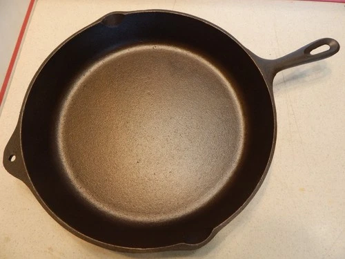 VINTAGE RESTORED UNMARKED BSR #12 CAST IRON SKILLET 13 7/16" DIAMETER MADE N USA