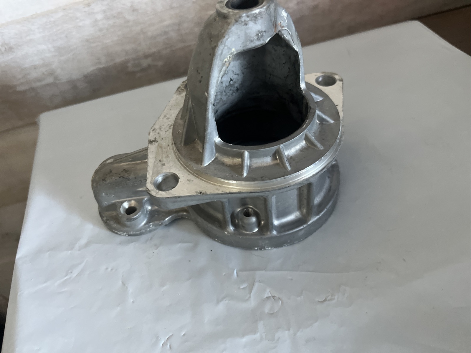 Bosch Forklift motor starter 2005823 (case only)