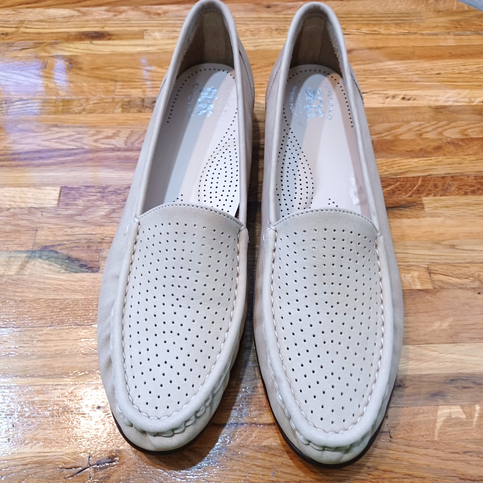 SAS Savvy Women's Size 10 S Beige Nubuck Leather Tripad Comfort Moccasin Loafers