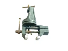 Vintage aged Swivel Jaw Vice,  1 1/4 Jaw Width, 1 1/4" Max. opening. (5” High).