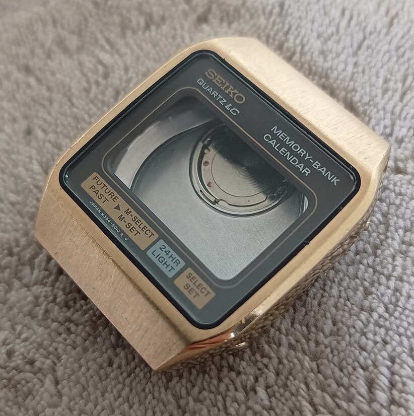 NICE VINTAGE SEIKO QUARTZ LC MEMORY-BANK CALENDAR M354-5019 GOLD