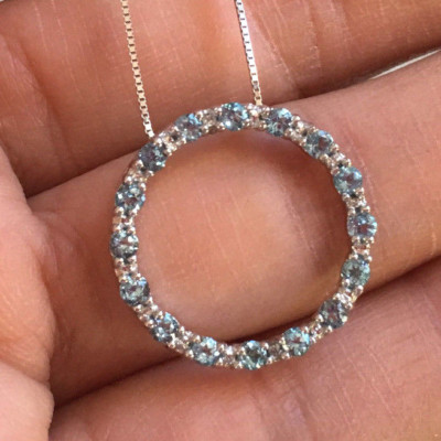 10k Weißgold Blautopas Kreis der Liebe Leben Anhänger Halskette Box Kette