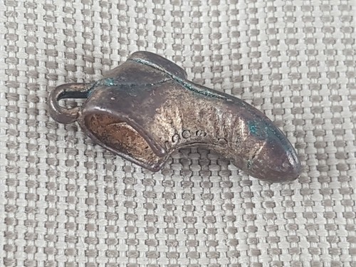 Lovely quirky vintage pendant condition as photos. L297