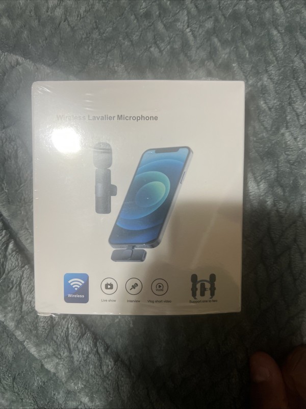 Wireless Microphone Lavalier For iPhones NEW IN BOX