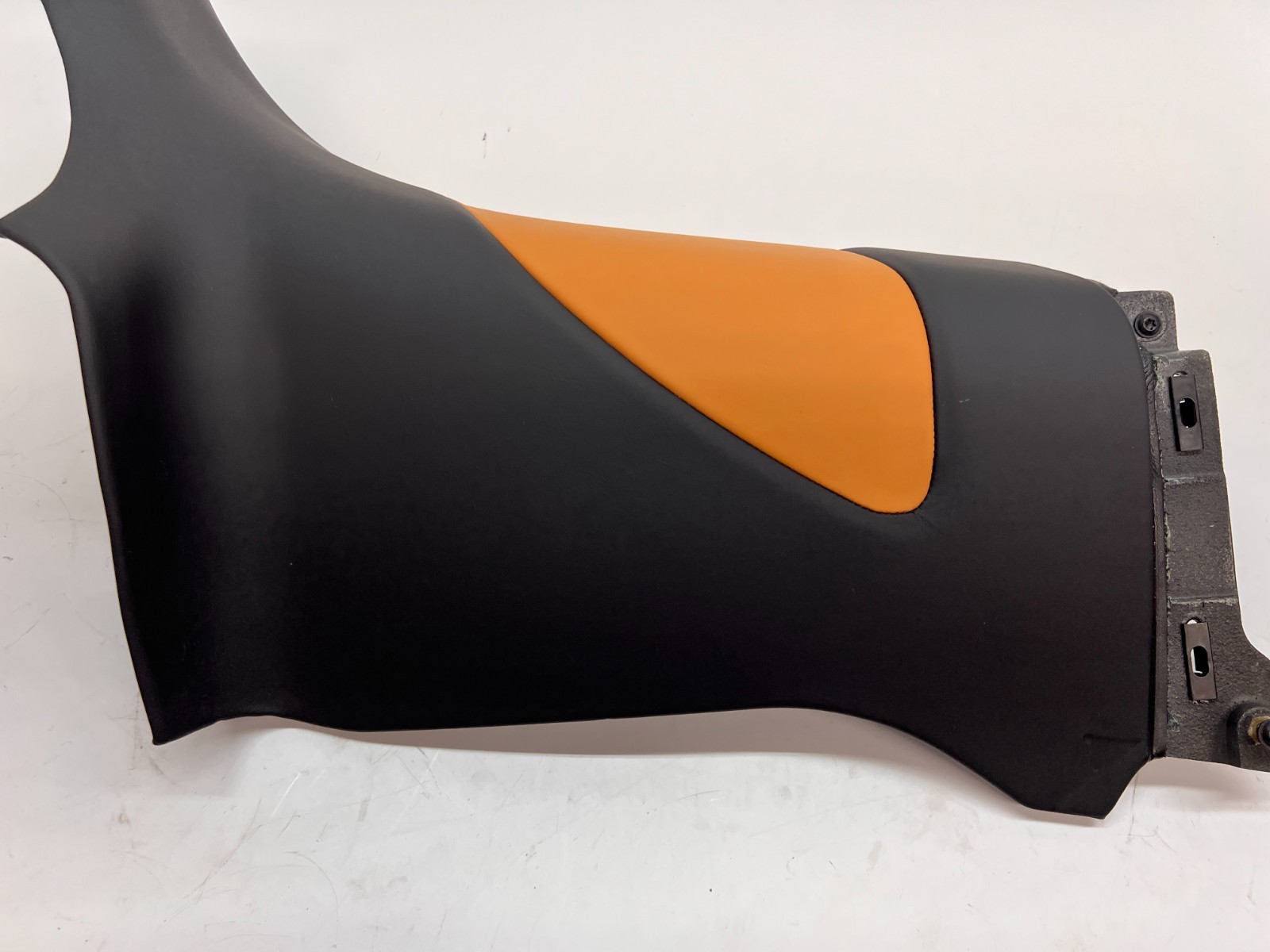 FERRARI 488 GTB LOWER PASSENGER RIGHT RH INTERIOR LATERAL TRIM OEM 86577000
