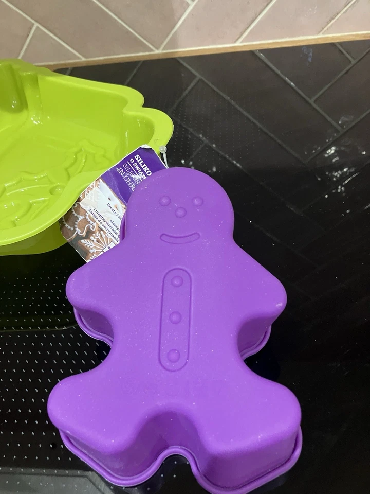 Silicone Xmas Cake Bell Gingerbread Man Mould Silver Lustre £6.99 nwt - Image 2 of 4