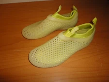 CCILU Water Shoes Women's 8 Yellowish Green with Removable Inner Liner