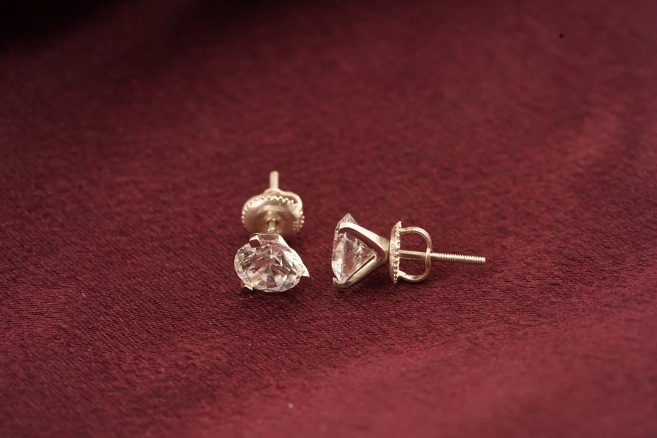 2Ct Round Cut Natural Moissanite Handmade Stud Earrings 14K White Gold plated Foto 2 de 4