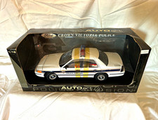 AUTOart Police Division 1:18 2001 Ford Crown Victoria Police Diecast Box