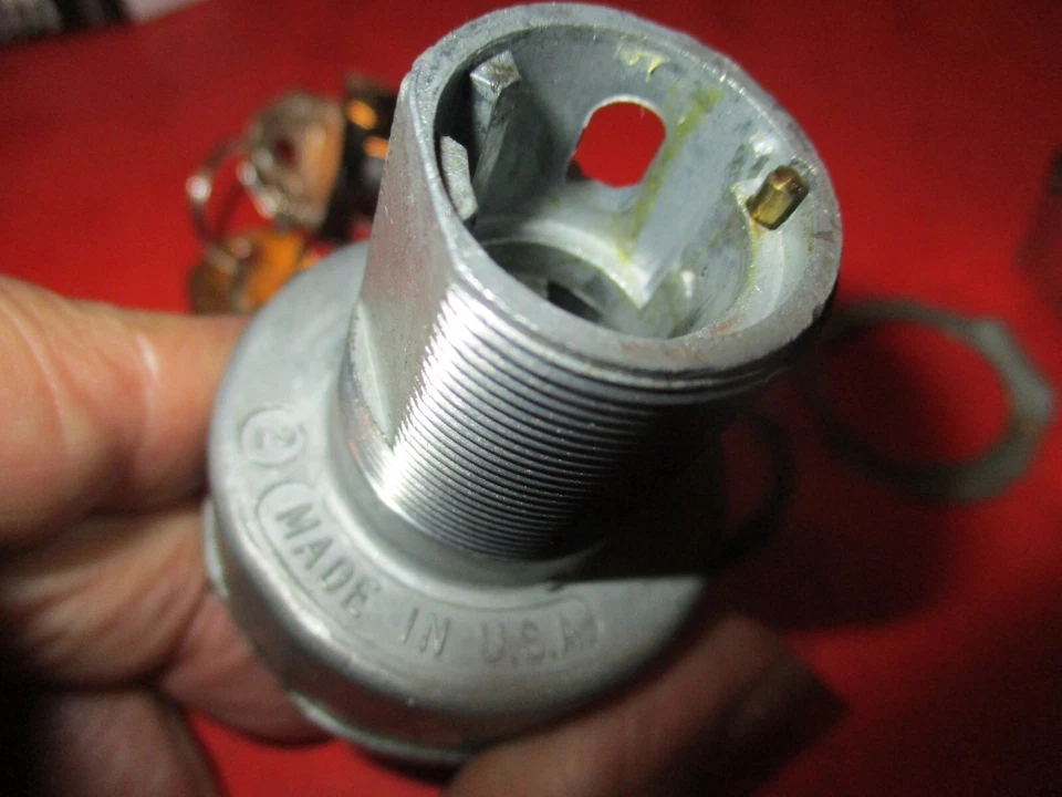 Chevrolet Impala Bel Air Biscayne-WAGON 1959-1960 INTERRUPTOR DE ENCENDIDO Y LLAVE Foto 2 de 3