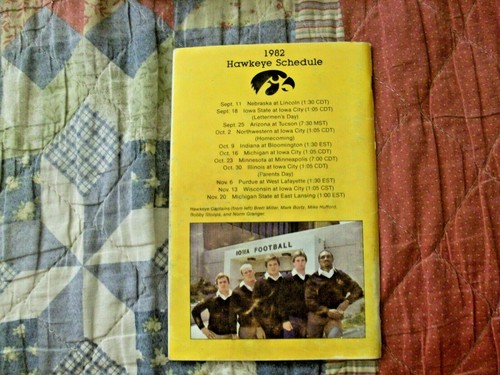1982 IOWA FOOTBALL MEDIA GUIDE Yearbook CHUCK LONG BOB STOOPS Program Press Book - Picture 2 of 12