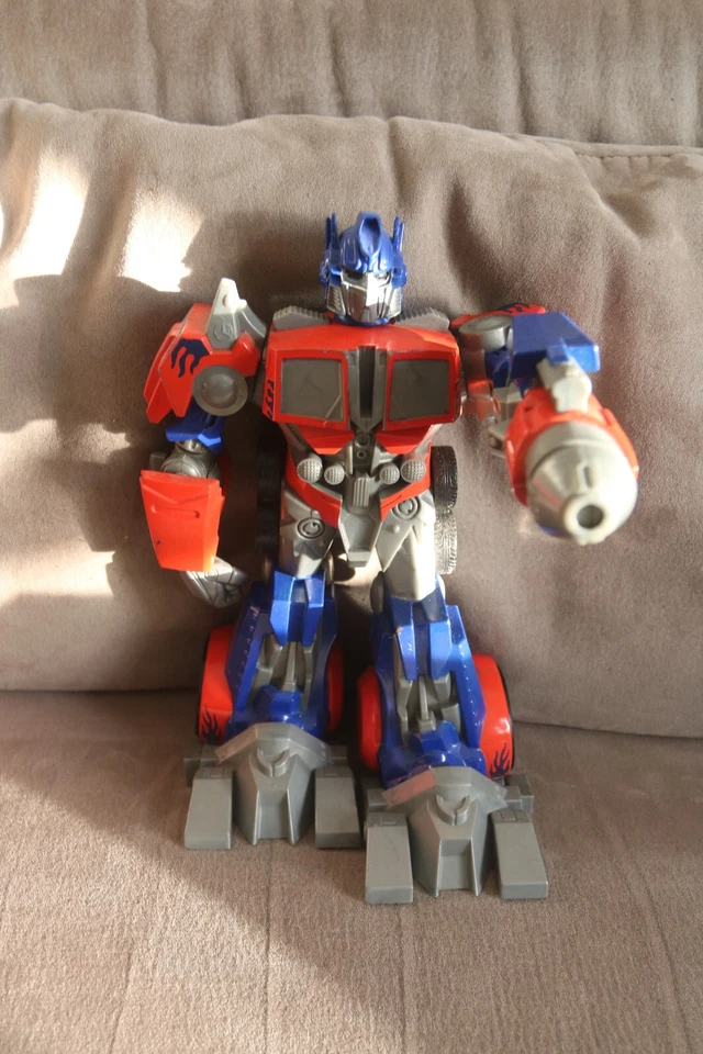 OPTIMUS PRIME Action Figure TRANSFORMERS HASBRO 2008 - Immagine 3 di 4