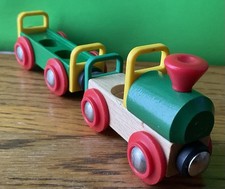 Brio from Italy wood train pieces 2 engine and car in green and yellow with red