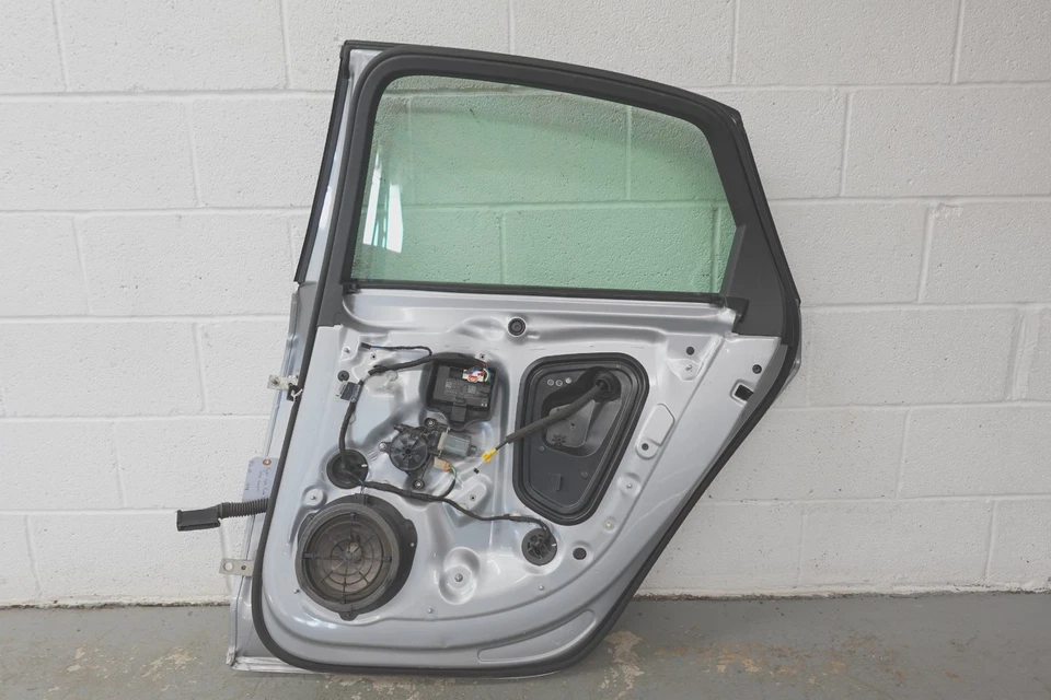 2017-2024 AUDI A4 RIGHT SIDE REAR DOOR SEMI COMPLETE Foto 2 de 4
