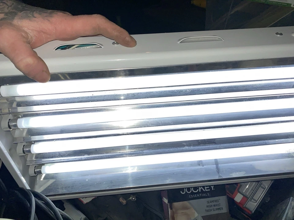 Sunblaze T5 24” 4 Lamp Fluorescent Grow Lamp - Image 2 of 4