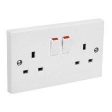 13 Amp White Double 2 Gang Plug Electric Wall Socket Switched Square Edge UK CE
