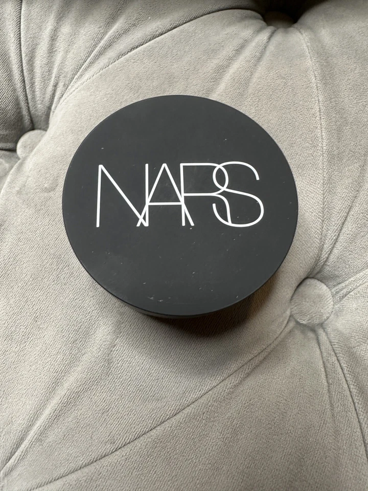 Mesa de polvo suelto reflectante de luz Nars - NUEVO SELLADO Foto 4 de 4