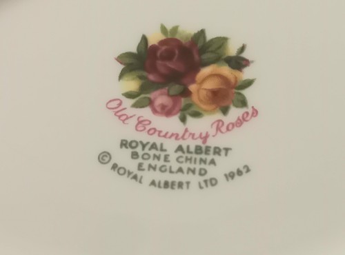 Royal Albert Old Country Roses Gravy Boat & Saucer - Picture 10 of 10