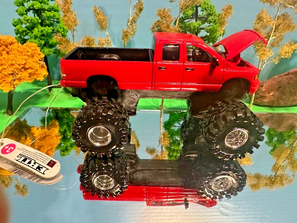 Dodge Ram 2500, 1/64 personalizado elevado, juguete de granja, kit de elevación G-6, nuevo, Ertl Foto 3 de 4